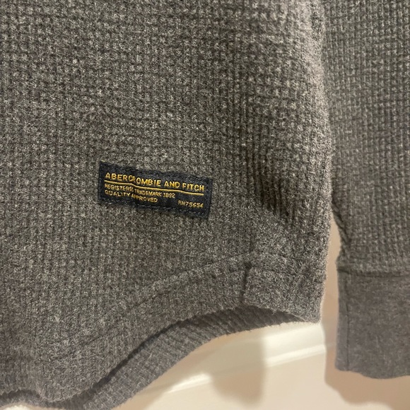 ABERCROMBIE & FITCH Men’s Knit Henley Pullover Top - Picture 4 of 7